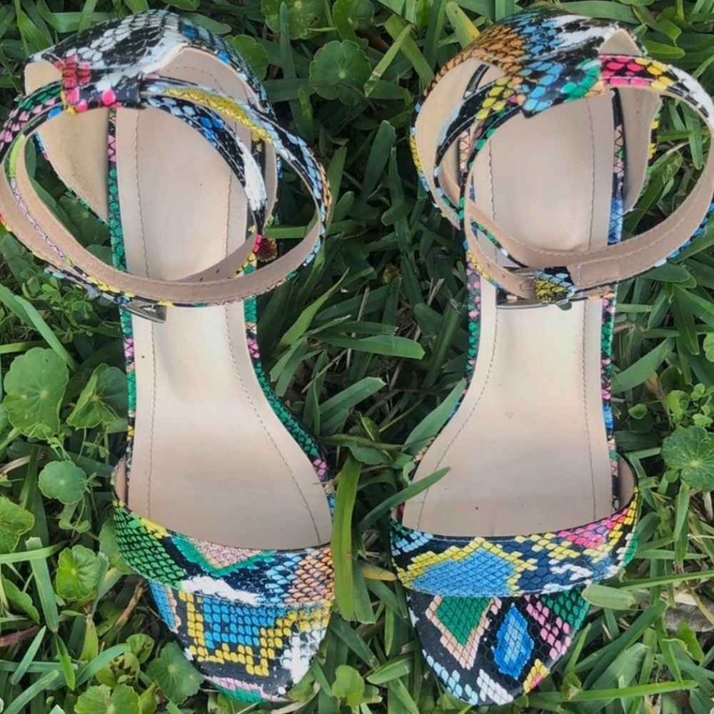 Multicolor snakeprint heels